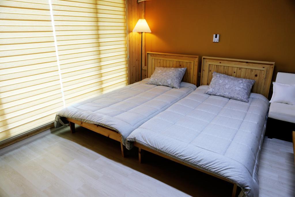 Haevichi Pension Seogwipo Exterior photo