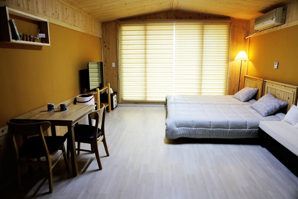 Haevichi Pension Seogwipo Exterior photo
