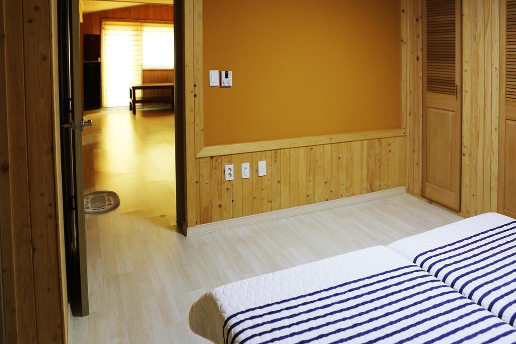 Haevichi Pension Seogwipo Exterior photo