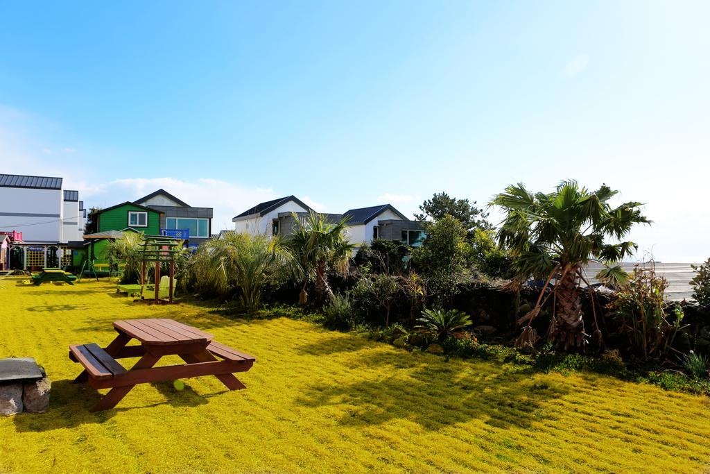 Haevichi Pension Seogwipo Exterior photo